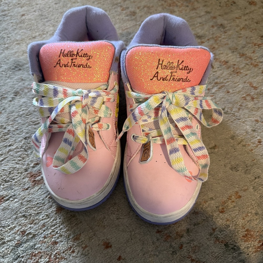 Heelys Hello Kitty and Friends Size 6Y women 7